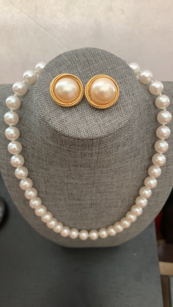 Vintage faux pearl classic - Gem