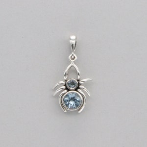 Sterling Silver - Facetted Blue Topaz Spider Pendant - 925 Sterling Silver - Pendentif Topaze bleue en Argent sterling