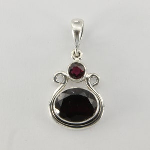 Sterling Silver - Facetted Garnet Pendant - 925 Sterling Silver - Pendantif Grenat en argent sterling