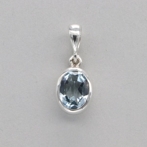 Sterling Silver - Facetted Oval Blue Topaz Pendant - 925 Sterling Silver - Pendentif Topaze bleue ovale en Argent sterling