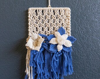 Blue Columbine Macrame Flower Wall Hanging: Botanical Fiber Art