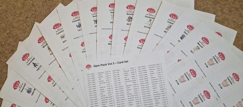 Pode incluir: Uma cole&ccedil;&atilde;o de folhas de cart&atilde;o brancas com texto e ilustra&ccedil;&otilde;es em vermelho e preto. Os cart&otilde;es est&atilde;o em leque, exibindo v&aacute;rias imagens e texto, incluindo as palavras "Gem Pack Vol 3 - Card list". Os cart&otilde;es apresentam uma variedade de designs e informa&ccedil;&otilde;es.