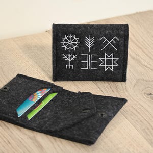 Cartera de lana merino premium hecha a mano: tarjetero minimalista de fieltro con bordado