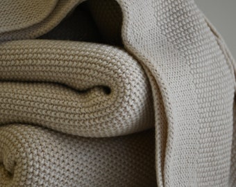 Beige Decke aus 100% Merinowolle / Babydecke gestrickt aus Merinowolle