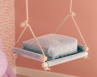 Los niños sintieron columpios con una almohada/ filz kinder schaukel