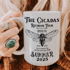 Cicada Gift Cicada 2025 Mug Funny Cicada Coffee Cup For Insect Bug Lover Vintage Insect Fan Entomologist Gift Cicada Bug Collector Souvenir