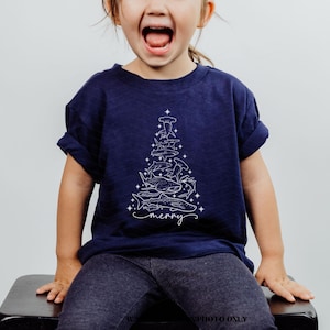 Shark Christmas Sweatshirt Christmas Tree Crewneck, Hammerhead Shirt, Shark Lover Gift Shirt, Womens Xmas Sweater, Funny Animal Christmas Bild 16