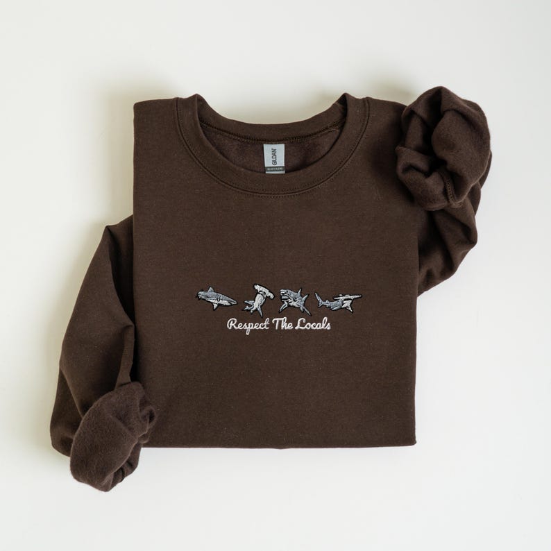 Sweat-shirt requin brodé pour amateur de requins, cadeau requin marteau, col rond brodé, respect des habitants, biologie marine, nature image 7