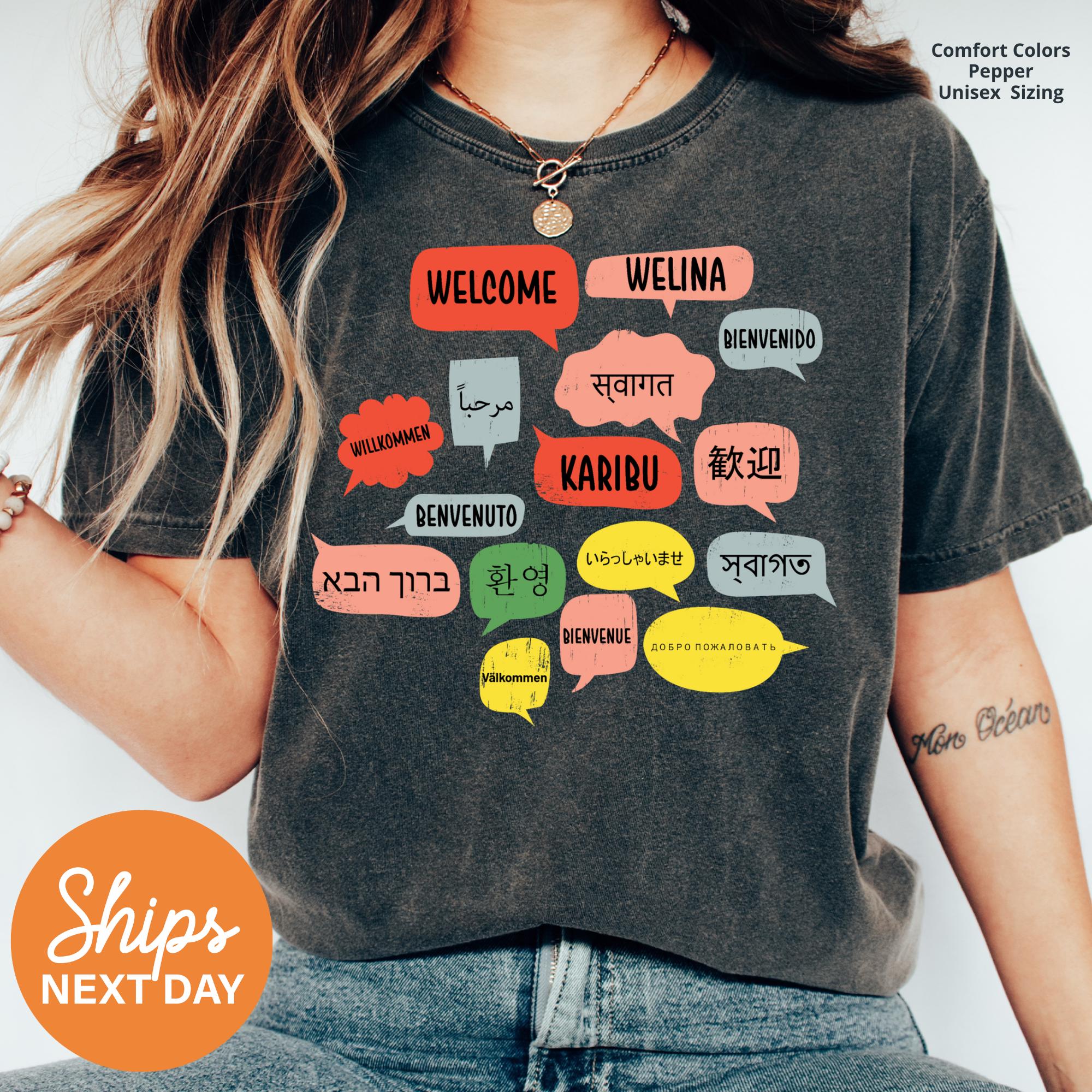 Camiseta de bienvenida en un idioma diferente, camiseta para el personal de EL, regalo para estudiantes de eL, camiseta para maestros de ENL, camiseta para maestros, regalos para lingüistas, diseño vintage