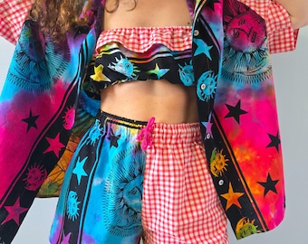 Handgefertigtes 3-teiliges Upcycled Kleidungsset, Shorts Crop Top Shirt Set, Boho Dopaminkleidung, Sonne und Mond