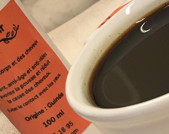 Olio di palmisti nero (olio di palmisti) 100% naturale grezzo senza additivi o conservanti, prodotto manualmente.