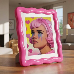 Glitter Tears Girl Art Print - Pinkes Pop Art Portrait mit Retro Vibes, ausdrucksstarkes Poster für Y2K, Teen oder Maximalist Decor, kleine bis große Größen