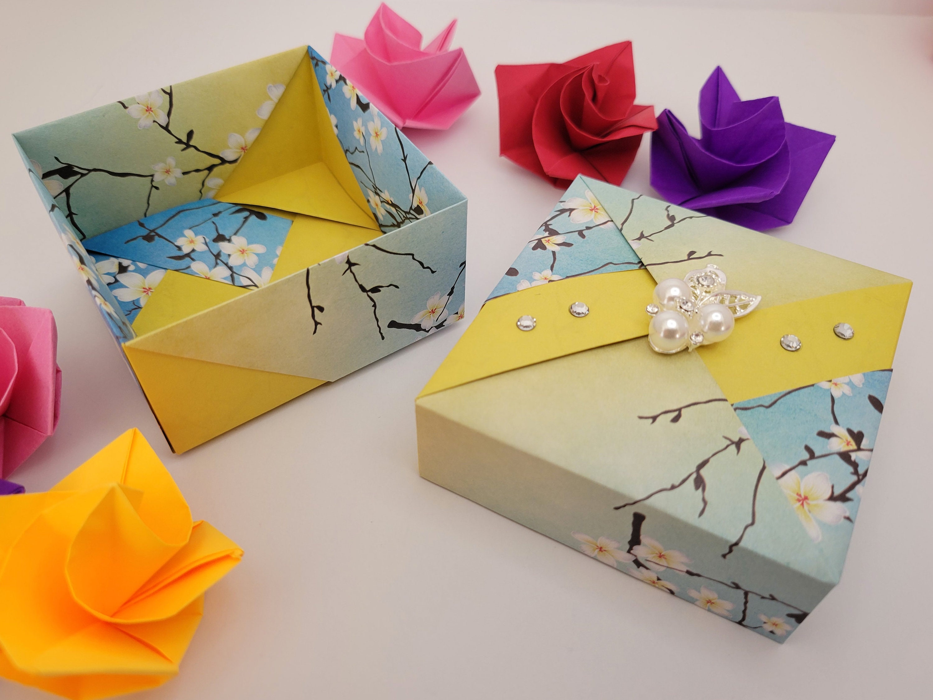 Gift idea - Protective box + 350 origami sheets (4 different types)