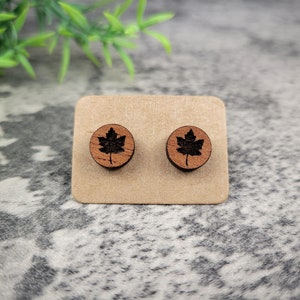 Maple Leaf Stud Earrings, Fall Minimalist Jewelry, Hypoallergenic, Cute Stud Earrings, Nature Lover Gift, Autumn Gift, Aesthetic Nature Stud