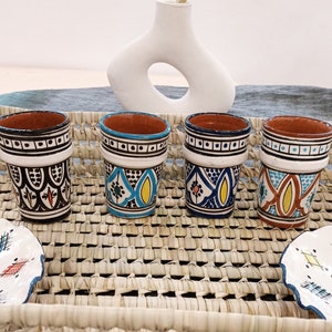 Ensemble de 4 tasses traditionnelles marocaines fabriquées et peintes à la main - tasse à café et à thé -