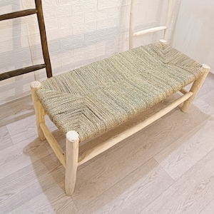 Banc en bois massif et tressage naturel, banc en rotin, banc en bois, banc d'entrée, tabouret naturel, décor marocain.