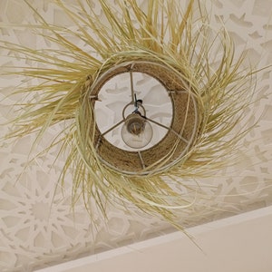suspension artisanale écologique à franges - feuilles de palmier