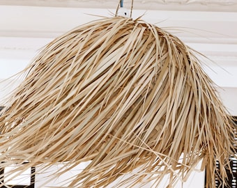 Lámpara colgante de mimbre rústica con pantalla bohemia, hecha a mano, de paja natural, con flecos