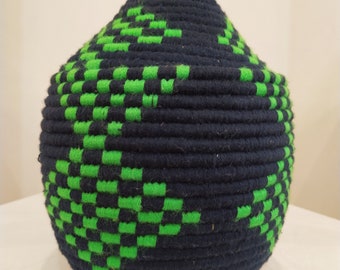 Panier berbère fait main : pot de rangement marocain tissé avec couvercle