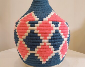 Panier marocain tissé à la main : pot de rangement berbère en laine avec couvercle