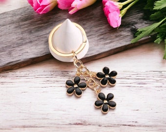 Flower keychain - black