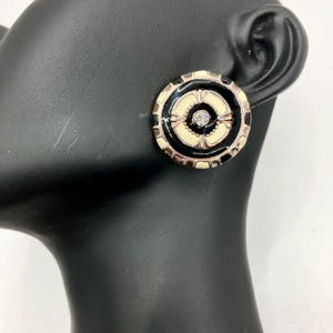 Vintage Vtg Knapp Stil Klipp Örhängen 1980-talet Blå Vitt Nautiskt Motiv Cirkulära Runda Emalj Strass Center Kustnära