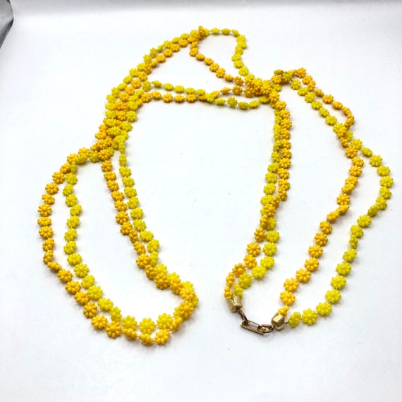 Vintage Vtg Yellow Plastic Flower Two Strand Neck… - image 3