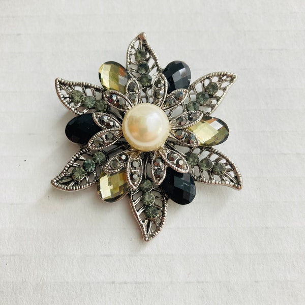 Vintage VTG Silver Tone Floral Brooch Pin W/ Faux Pearl Center & Green And Black Glass Faceted Stones And Rhinestones Convertible Pendant