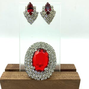 Vintage Vtg Pierced Post Örhängen & Brosch (SE) Set Röda Vita Strass Ovala Klämma Marquis Droppformade Örhängen Bal Kväll Bröllop