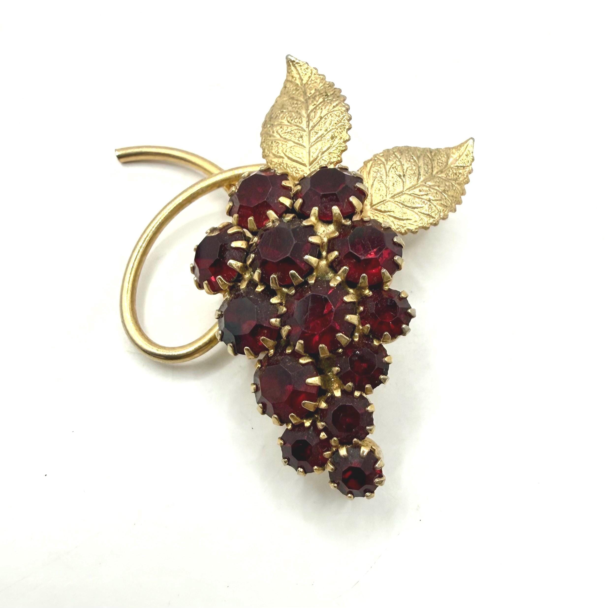 Vintage Vtg Rhinestone Grape Bunch Brooch 1.6” Gold Tone Red Prong
