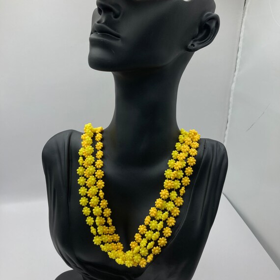 Vintage Vtg Yellow Plastic Flower Two Strand Neck… - image 2