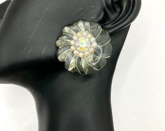 Vintage VTG klare Lucite Huggie Button Ohrringe Aurora Borealis Strass Statement Flower Power 1960’s Starburst Spirale