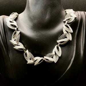 vintage Vtg Marboux par Marcel Boucher 359 feuilles gerbes collier ras du cou 40,8 cm (15 po.) ton argent plaqué rhodium texturé MCM-excellent