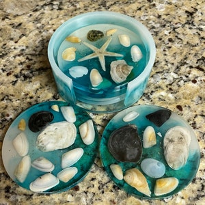 Strand Resin Untersetzer Set | 4 Untersetzer + Halter | Untersetzer | Küsten Dekor | Untersetzer Muschel | Strand Wohnkultur | Einweihungsgeschenk