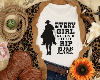 Jedes Mädchen braucht einen kleinen Rip in ihrem Jeans Shirt, Rip Wheeler Shirt, Geschenk für RIP Liebhaber Shirt, Cowboy Cowgirl Shirt, Yellowtone Tshirt