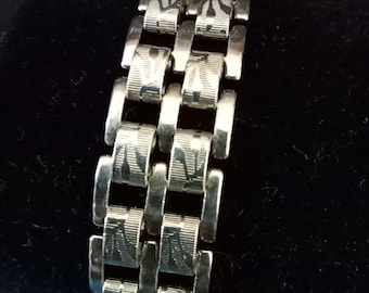 Vintage textured silver tone link bracelet