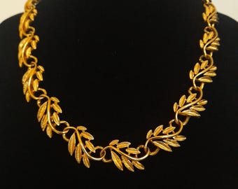 Napier 1960s leaf design statement gold tone link necklace