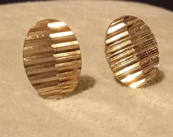 Vintage gold tone patterned oval cufflinks