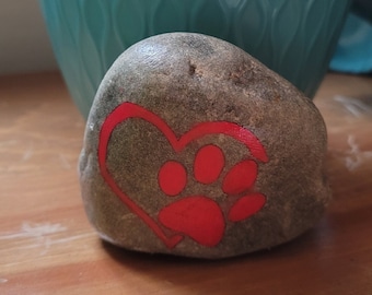 Pata Roja y Corazón / Roca Pintada