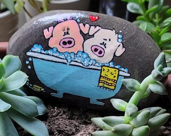 Cerdos en el baño / Painted Rock