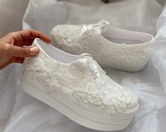 White lace bridal shoes, lace high heels sneaker for bride, comfortable fit high heel, bridal converse shoes, wedding sneakers