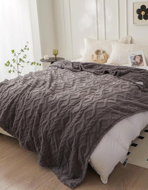 Tufted blanket sale