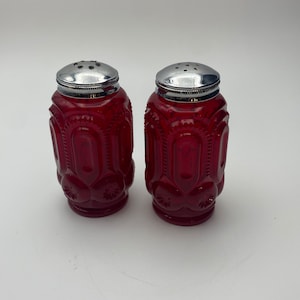 Moon N Star  Red  Salt n Pepper Shakers