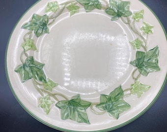 Wedgwood Napoleon Ivy Pattern Salad Dessert Plate 8.25