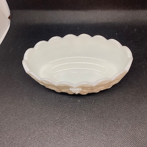 Westmoreland Footed Oval Paneled Dish Grape Harvest