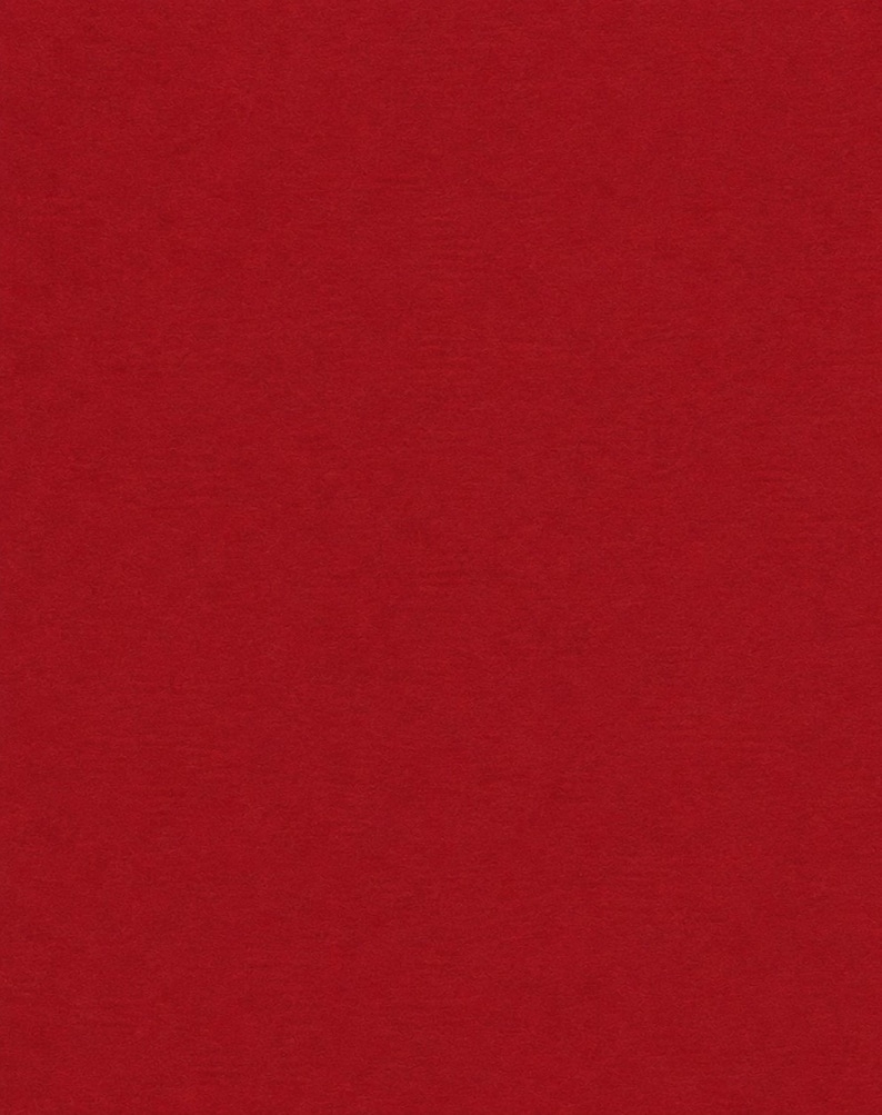 Peut inclure: Une surface en tissu rouge profond et uni avec une texture fine et coh&eacute;rente. Le mat&eacute;riau pr&eacute;sente une teinte cramoisie satur&eacute;e et uniforme sur tout le cadre, sans aucun motif, dessin ou &eacute;l&eacute;ment suppl&eacute;mentaire, juste le textile brut.