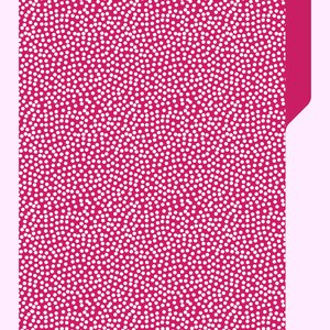 Peut inclure: Un classeur rose avec un motif de pois blancs. Le classeur a un onglet sur le c&ocirc;t&eacute; droit.