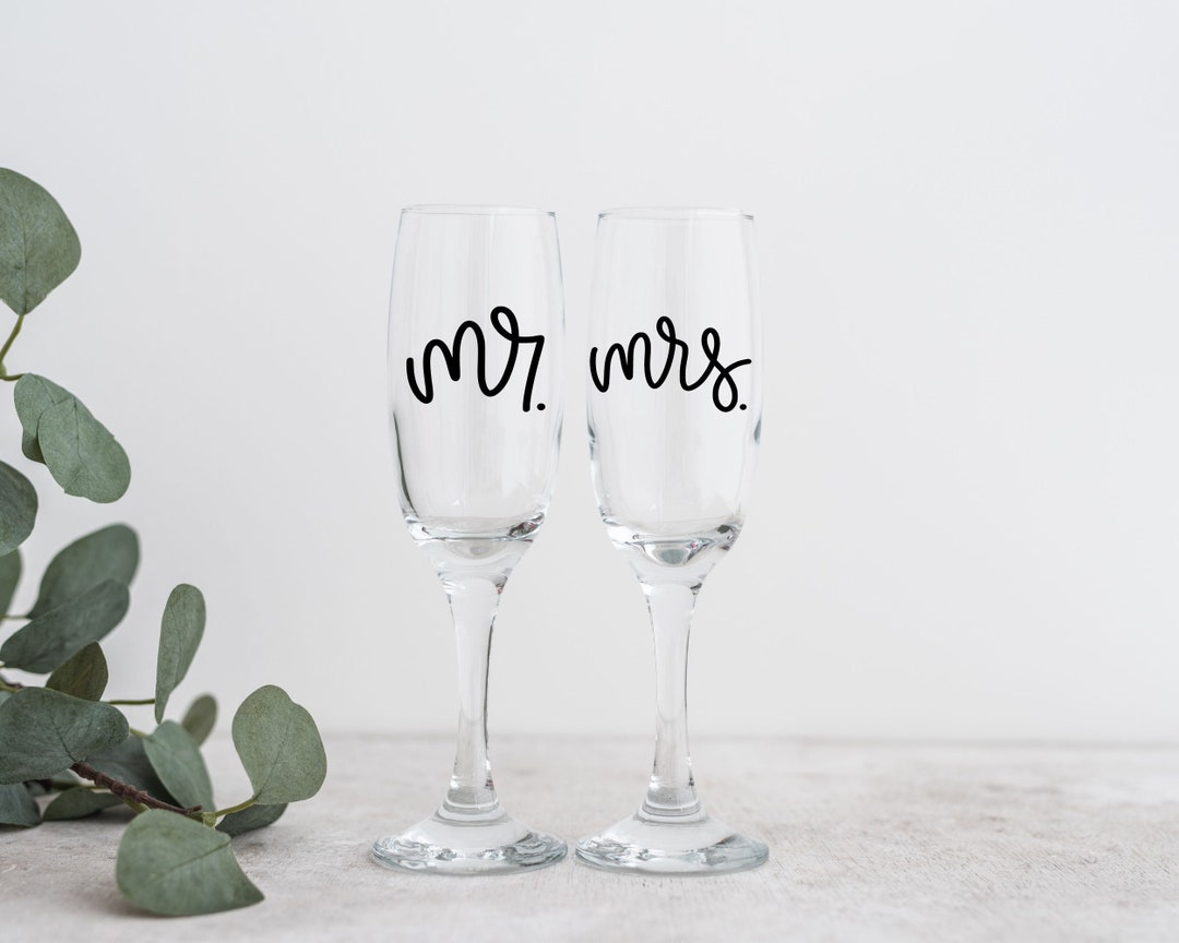 Mr and Mrs Champagne Glasses, Champagne Flutes, Wedding Gifts, Bridal