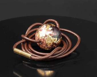 Granatfunke: Granat, 24k Gold, Bergkristall und Kupfer - Orgonit Kugel Anhänger an Lederband mit Bajonettverschluss - nach Wilhelm Reich