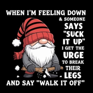 Puede incluir: Un gnomo de dibujos animados con un gorro y bufanda a rayas rojas y negras, rompiendo un palo de madera. El texto dice: "WHEN I'M FEELING DOWN & SOMEONE SAYS 'SUCK IT UP' I GET THE URGE TO BREAK THEIR LEGS AND SAY 'WALK IT OFF'" sobre fondo negro.